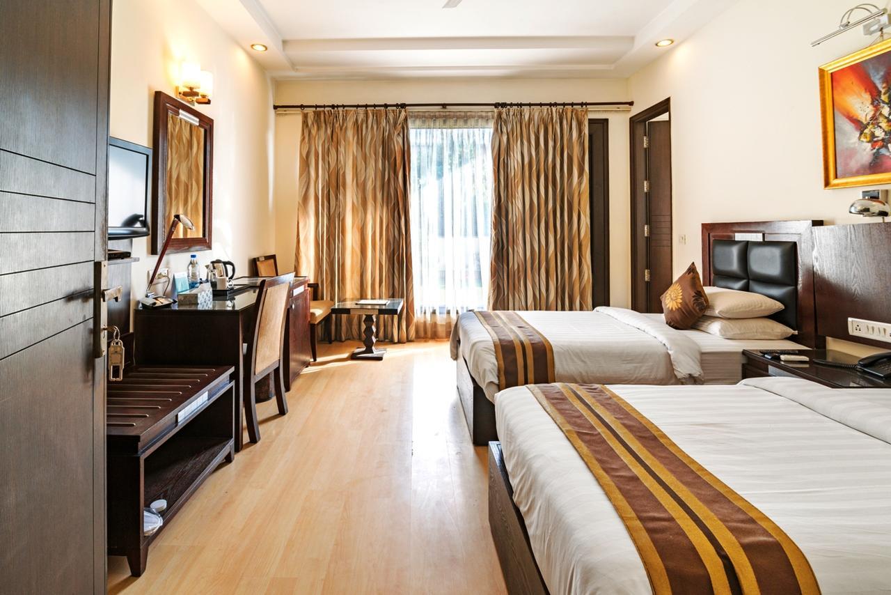 Royal Residence Mg Road Gurgaon Bagian luar foto