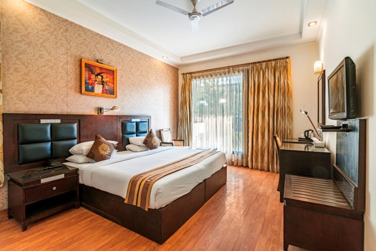 Royal Residence Mg Road Gurgaon Bagian luar foto