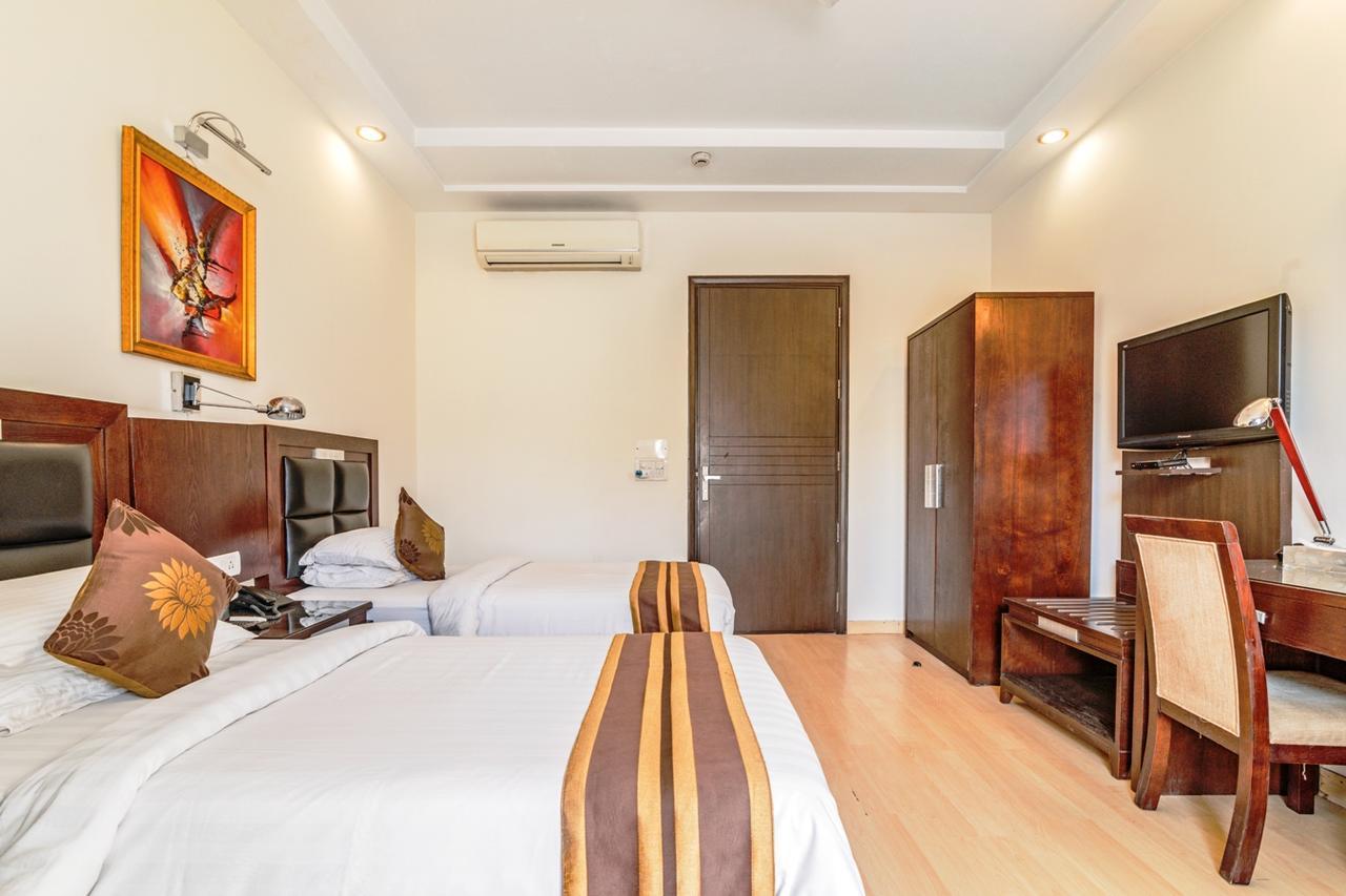 Royal Residence Mg Road Gurgaon Bagian luar foto